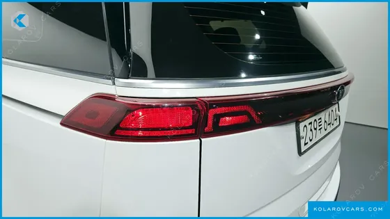 KIA CARNIVAL 9-SEATER NOBLESSE