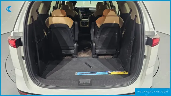 KIA CARNIVAL 9-SEATER NOBLESSE