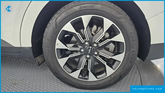 KIA CARNIVAL GASOLINE 9-SEATER NOBLESSE