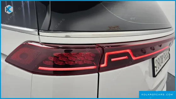 KIA CARNIVAL GASOLINE 9-SEATER NOBLESSE
