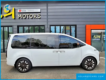 HYUNDAI STARIA 4WD LOUNGE 9-SEATER