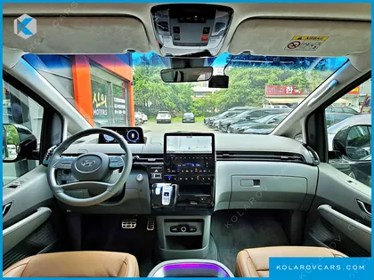 HYUNDAI STARIA 4WD LOUNGE 9-SEATER