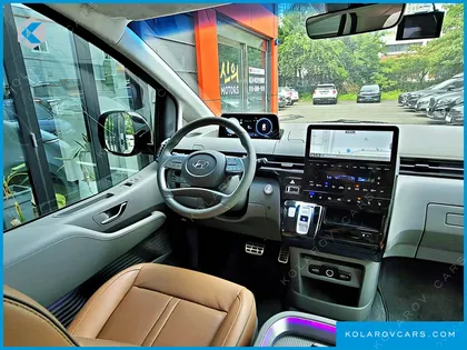 HYUNDAI STARIA 4WD LOUNGE 9-SEATER