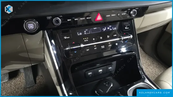 KIA CARNIVAL 9-SEATER SIGNATURE