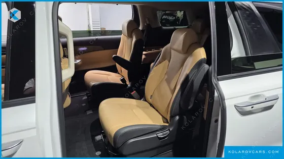 KIA CARNIVAL 9-SEATER SIGNATURE