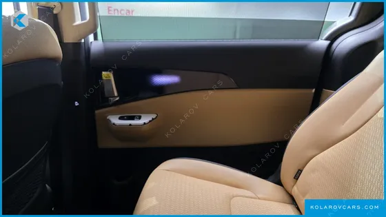 KIA CARNIVAL 9-SEATER SIGNATURE