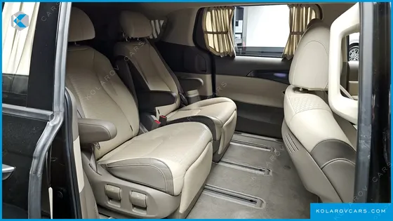 KIA CARNIVAL 7-SEATER HI-LIMOUSINE