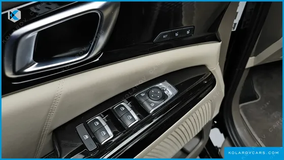 KIA CARNIVAL 7-SEATER HI-LIMOUSINE
