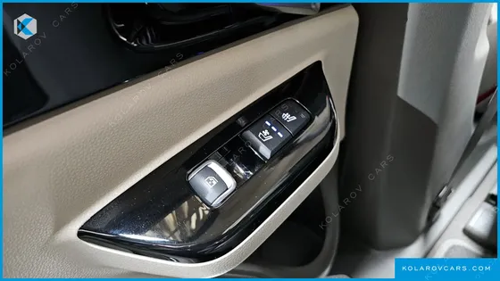 KIA CARNIVAL 7-SEATER HI-LIMOUSINE