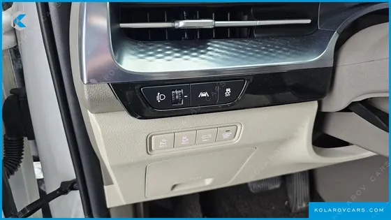 KIA CARNIVAL 9-SEATER HI-LIMOUSINE