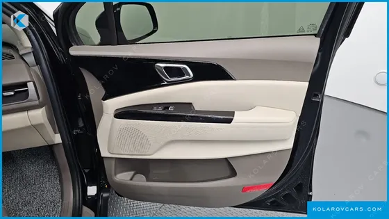 KIA CARNIVAL 9-SEATER NOBLESSE