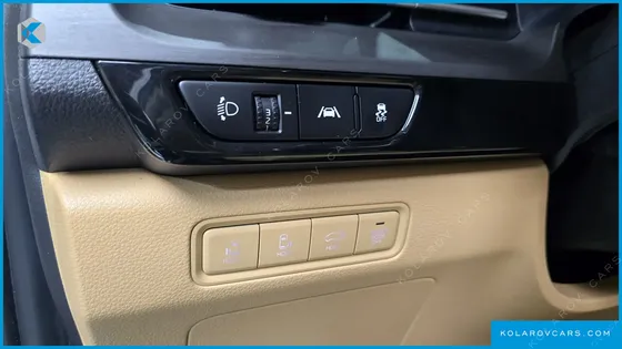 KIA CARNIVAL GASOLINE 7-SEATER SIGNATURE