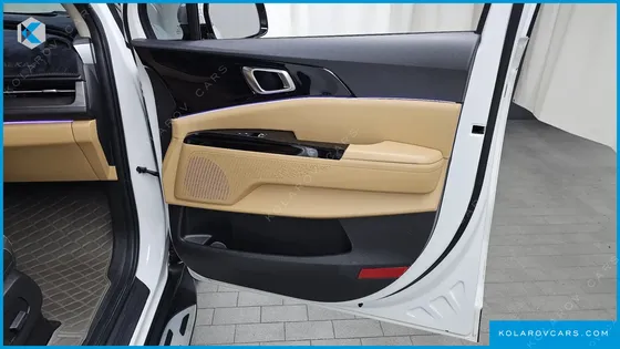 KIA CARNIVAL GASOLINE 9-SEATER NOBLESSE