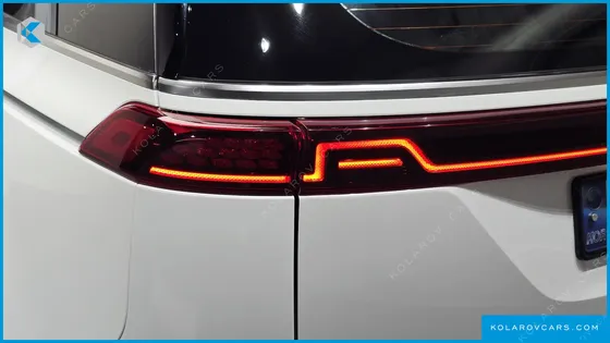 KIA CARNIVAL GASOLINE 9-SEATER HI-LIMOUSINE