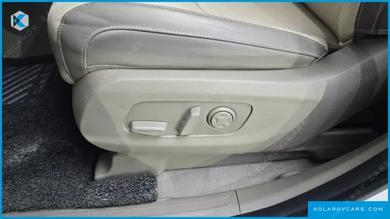KIA CARNIVAL GASOLINE 9-SEATER HI-LIMOUSINE