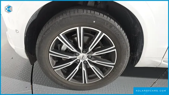 VOLVO XC60 B5 INSCRIPTION