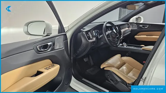 VOLVO XC60 B5 INSCRIPTION