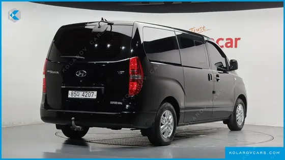 HYUNDAI STAREX VAN 5-SEATER