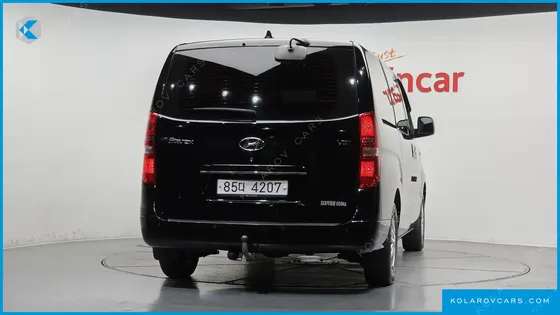 HYUNDAI STAREX VAN 5-SEATER