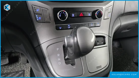 HYUNDAI STAREX VAN 5-SEATER