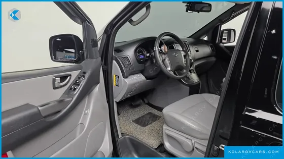 HYUNDAI STAREX VAN 5-SEATER