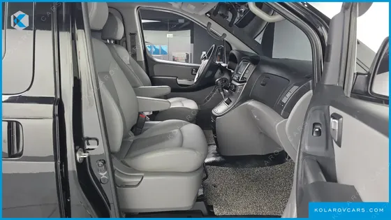 HYUNDAI STAREX VAN 5-SEATER