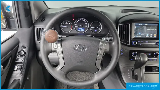 HYUNDAI STAREX VAN 5-SEATER