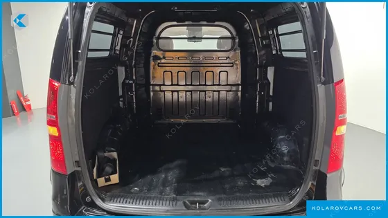 HYUNDAI STAREX VAN 5-SEATER