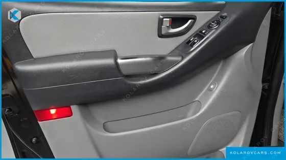 HYUNDAI STAREX VAN 5-SEATER