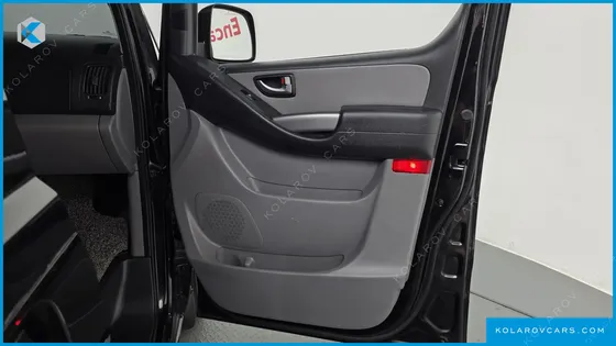 HYUNDAI STAREX VAN 5-SEATER
