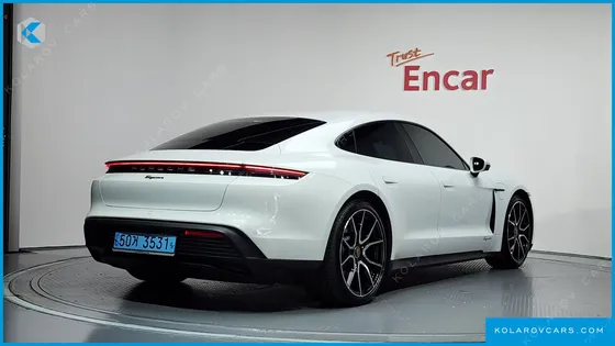 PORSCHE TAYCAN BASE