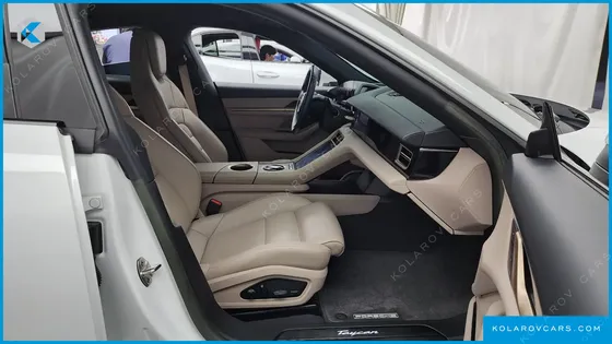PORSCHE TAYCAN BASE
