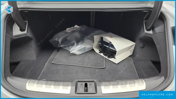 PORSCHE TAYCAN BASE