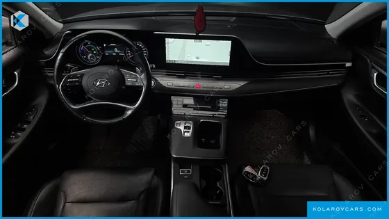 HYUNDAI GRANDEUR PREMIUM