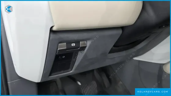 LAND ROVER DEFENDER 110 D250 SE