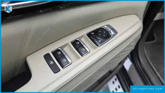 KIA CARNIVAL 7-SEATER SIGNATURE