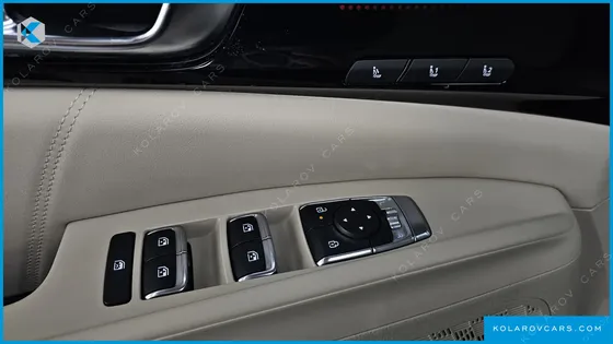 KIA CARNIVAL 9-SEATER HI LIMOUSINE