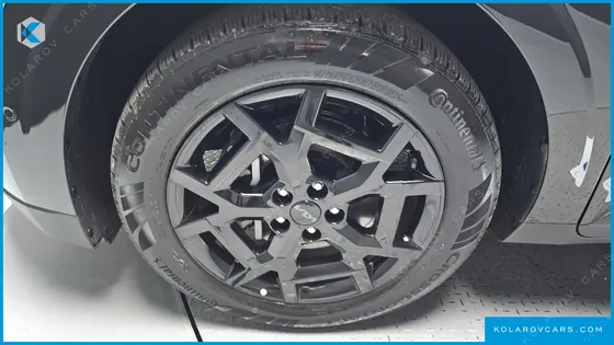 KIA CARNIVAL HEV 9 SEATER X LINE