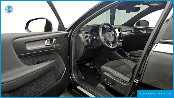 VOLVO XC40 B4 BLACK EDITION