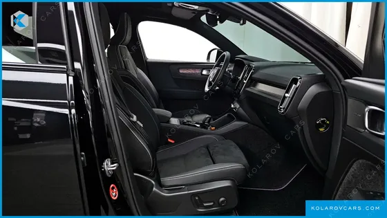 VOLVO XC40 B4 BLACK EDITION