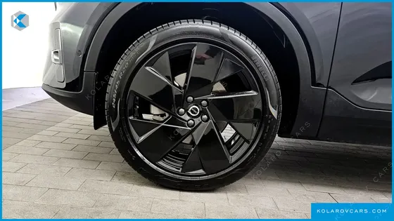 VOLVO XC40 B4 BLACK EDITION
