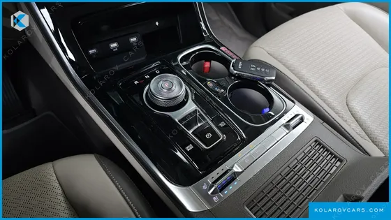 KIA CARNIVAL GASOLINE 4-SEATER HI-LIMOUSINE