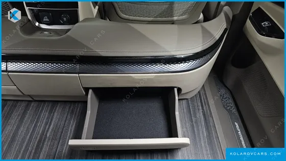 KIA CARNIVAL GASOLINE 4-SEATER HI-LIMOUSINE