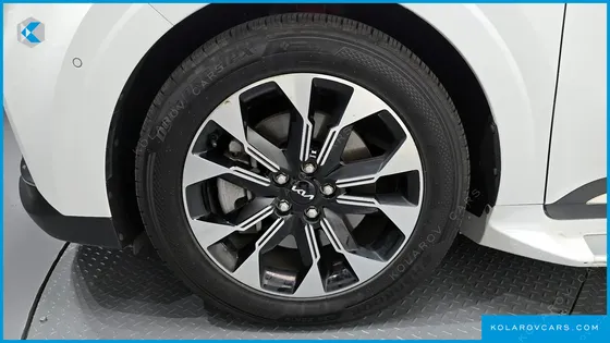KIA CARNIVAL 9-SEATER SIGNATURE