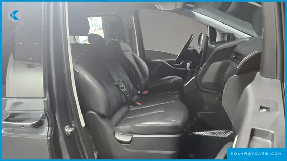 HYUNDAI STARIA TOURER 11-SEATER