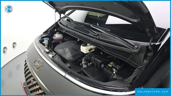 HYUNDAI STARIA 4WD LOUNGE 9-SEATER