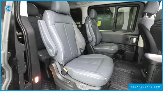 HYUNDAI STARIA 4WD LOUNGE 9-SEATER