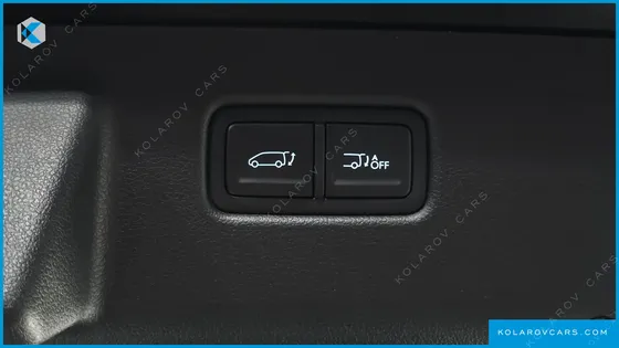 HYUNDAI STARIA 4WD LOUNGE 9-SEATER