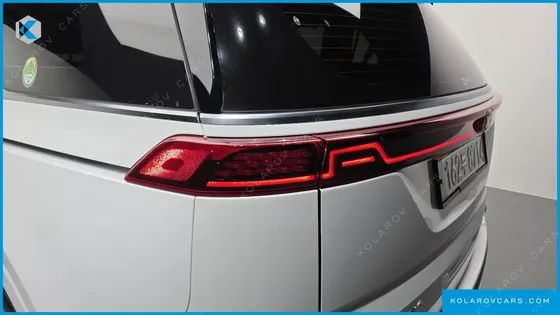 KIA CARNIVAL GASOLINE 7-SEATER SIGNATURE