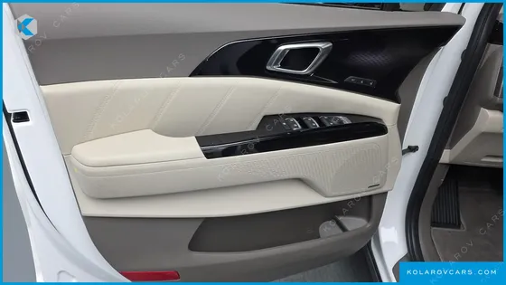 KIA CARNIVAL GASOLINE 7-SEATER SIGNATURE